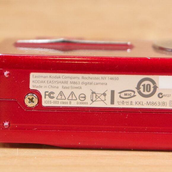 Kodak Easyshare M863 8.2 MP Digital Camera, with 3xOptical Zoom (Red) - Picture 7 of 8